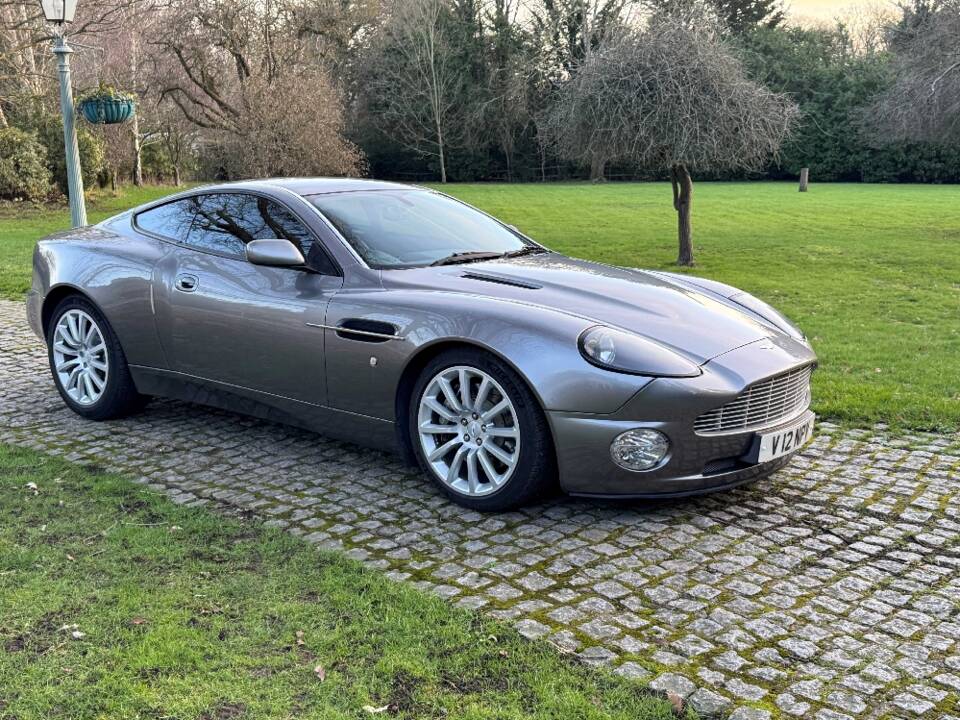 Image 4/29 of Aston Martin V12 Vanquish (2002)
