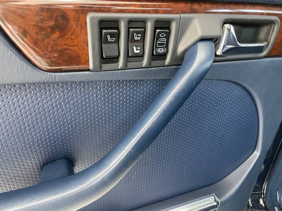 Image 20/40 de Mercedes-Benz 560 SEL (1987)