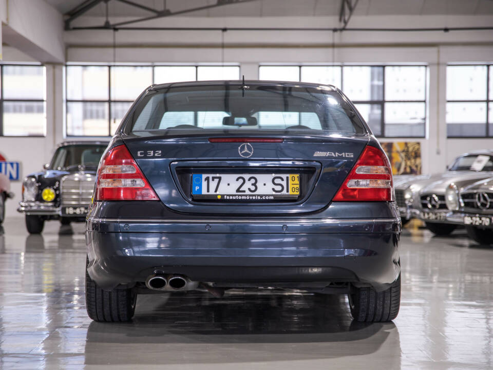 Bild 4/18 von Mercedes-Benz C 32 AMG (2001)