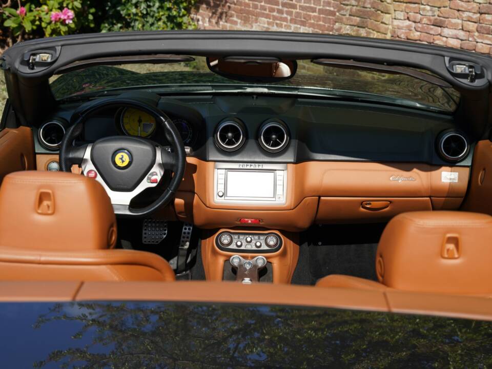 Bild 26/50 von Ferrari California (2010)