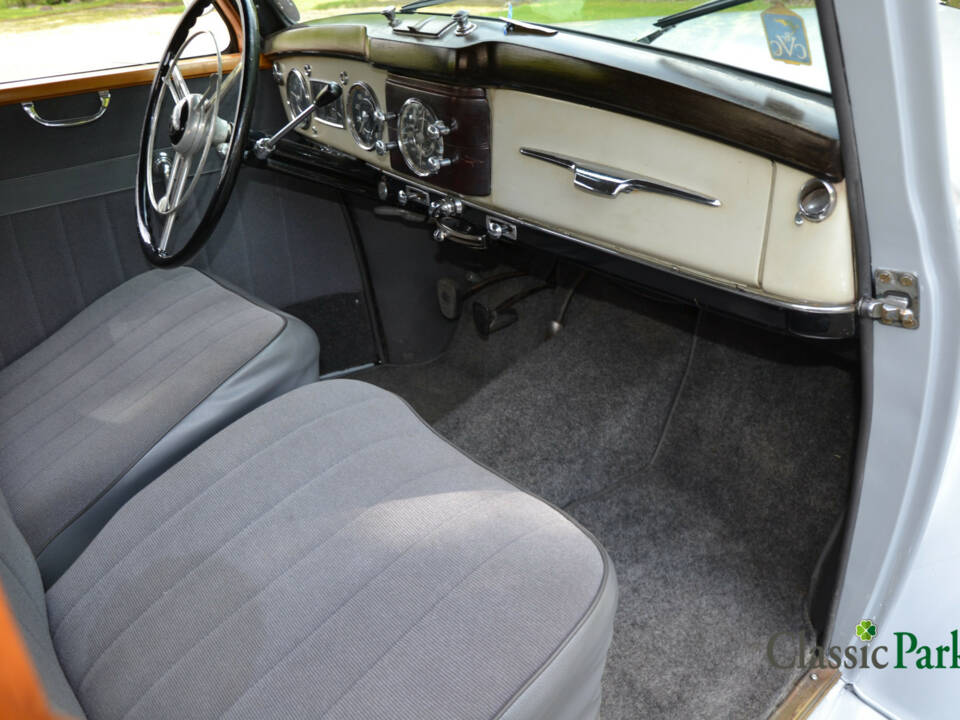 Image 23/50 of Mercedes-Benz 220 (1952)