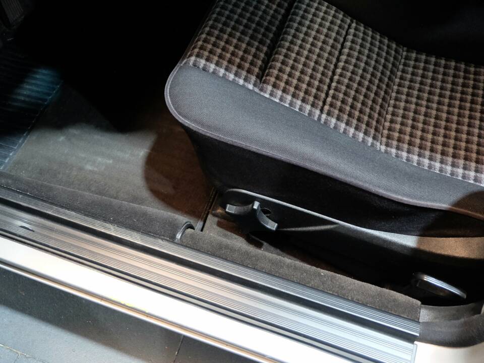 Bild 14/32 von Mercedes-Benz 190 E 1.8 (1991)