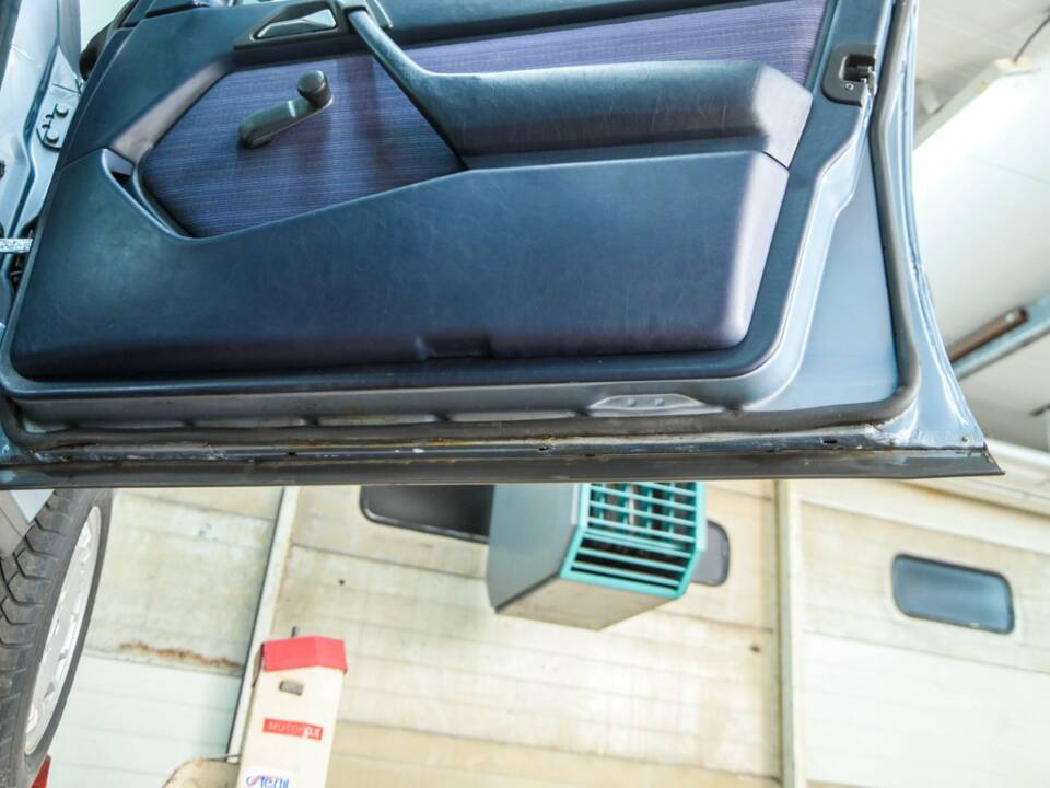 Bild 43/50 von Mercedes-Benz 230 E (1985)