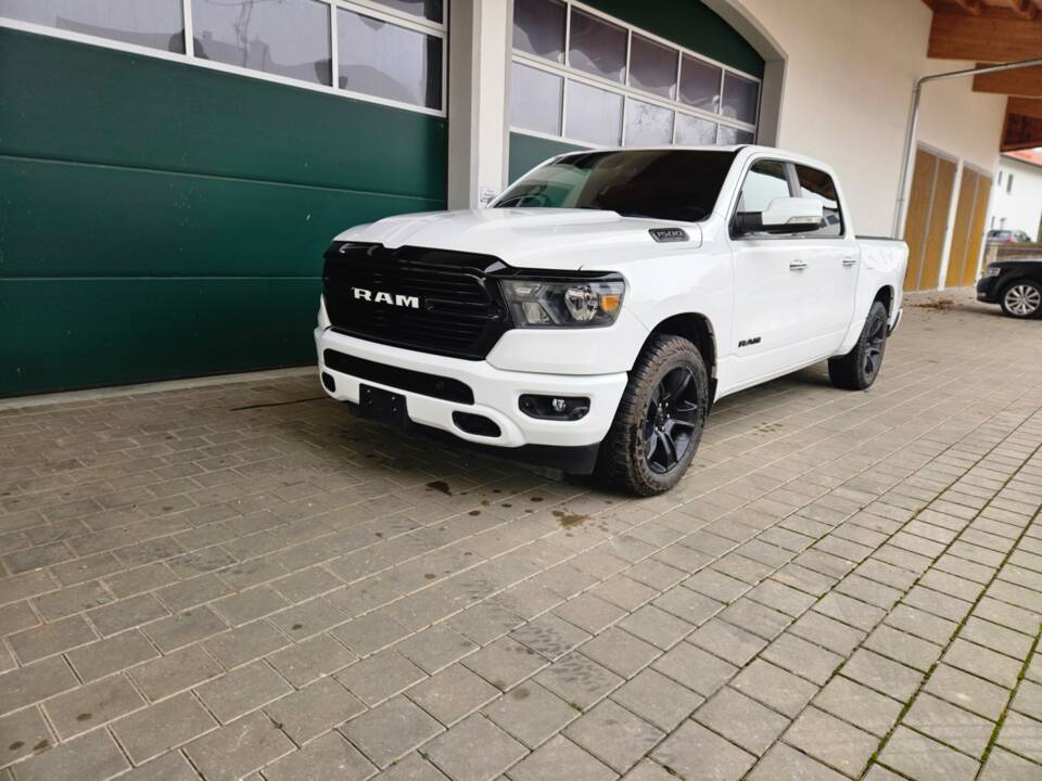 Image 24/62 of Dodge Ram 1500 (2020)