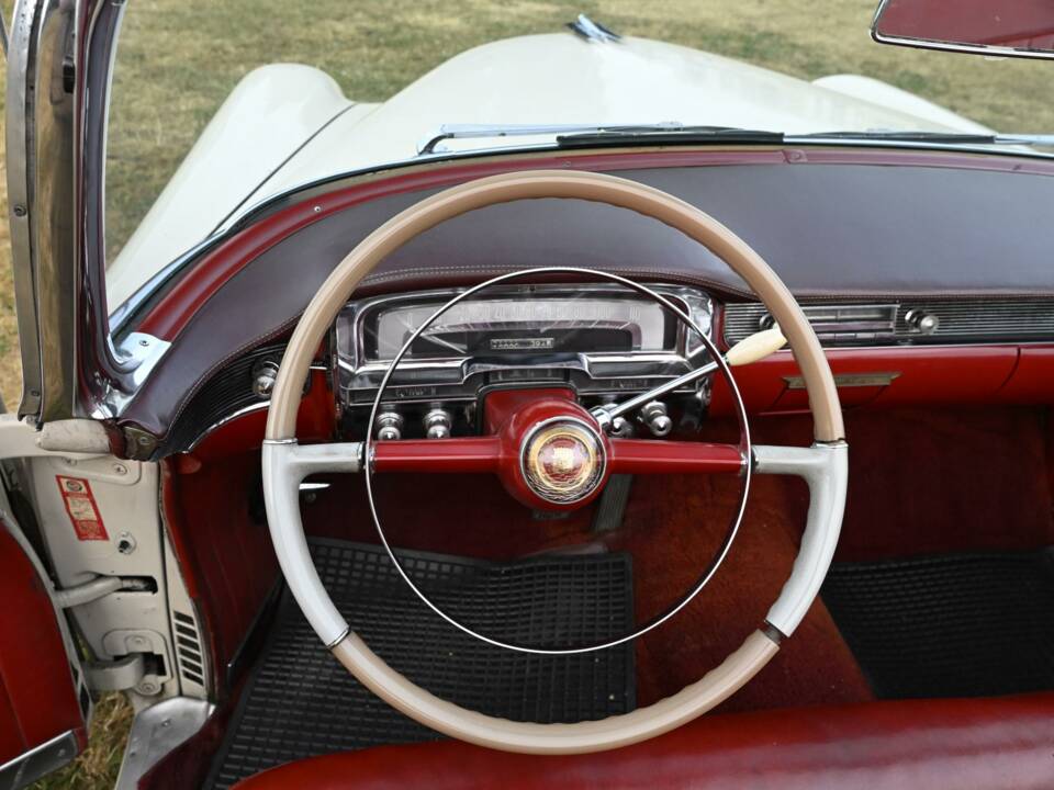 Bild 47/50 von Cadillac 62 Convertible (1954)