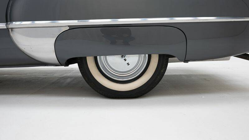 Image 2/15 of Buick 50 Super (1949)