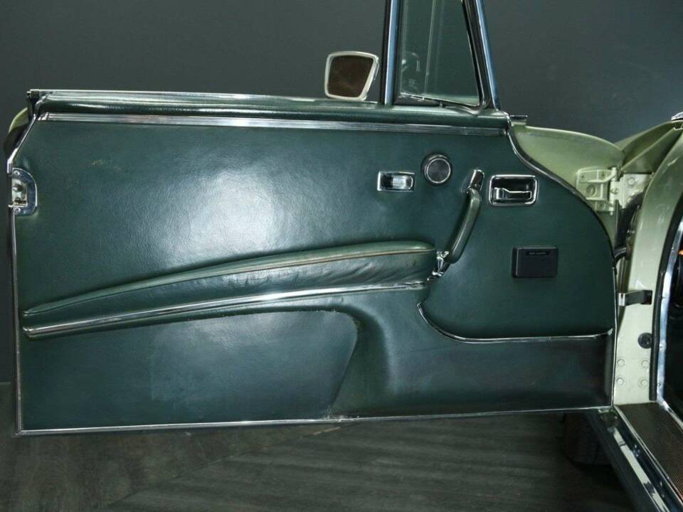 Image 10/30 of Mercedes-Benz 280 SE (1970)