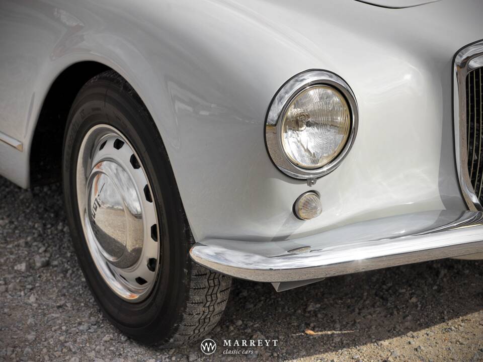 Image 12/70 of Lancia Aurelia B24 Convertible (1957)