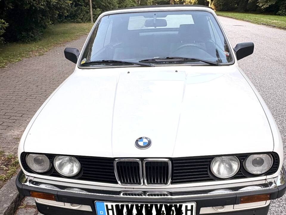 Immagine 3/75 di BMW 320i (1988)