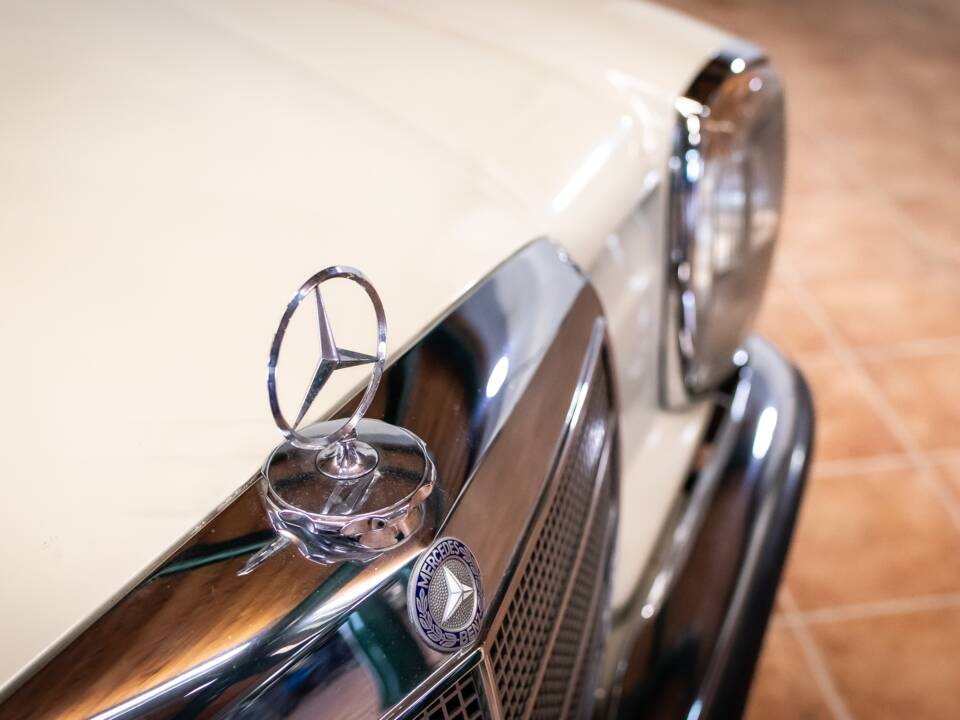 Afbeelding 11/19 van Mercedes-Benz 200 D (1968)