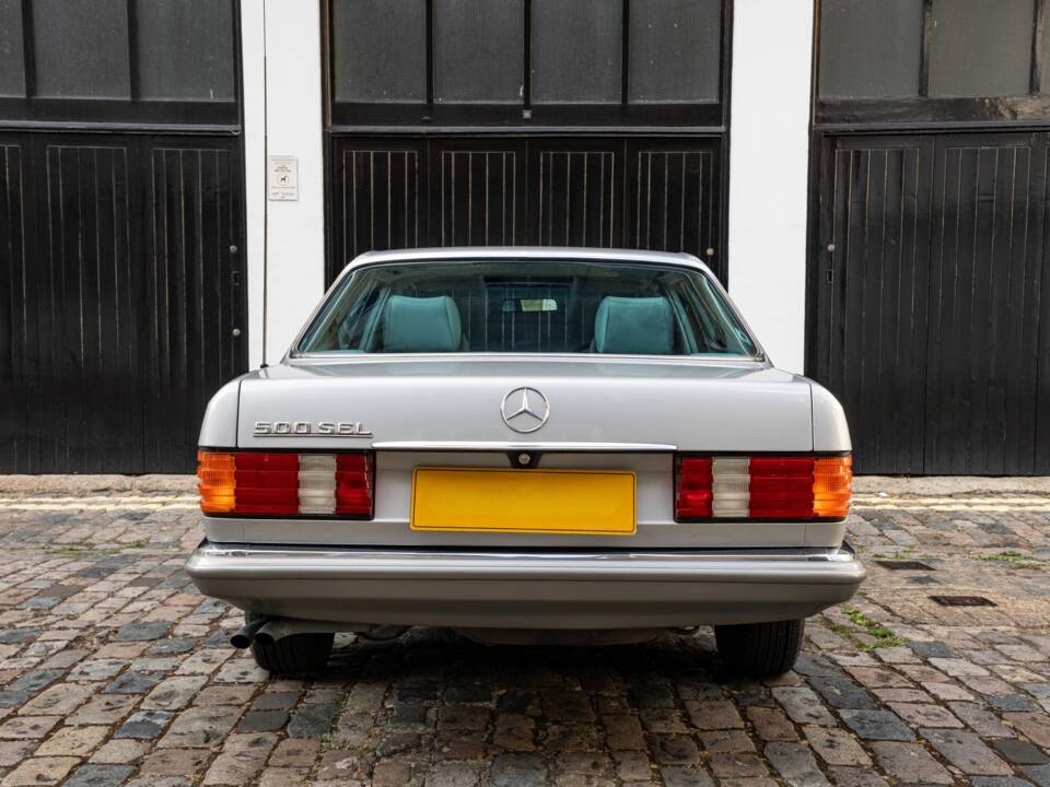 Obraz 47/50 pojazdu Mercedes-Benz 500 SEL (1984)