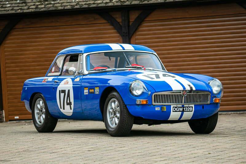 Image 1/45 of MG MGB GT (1964)