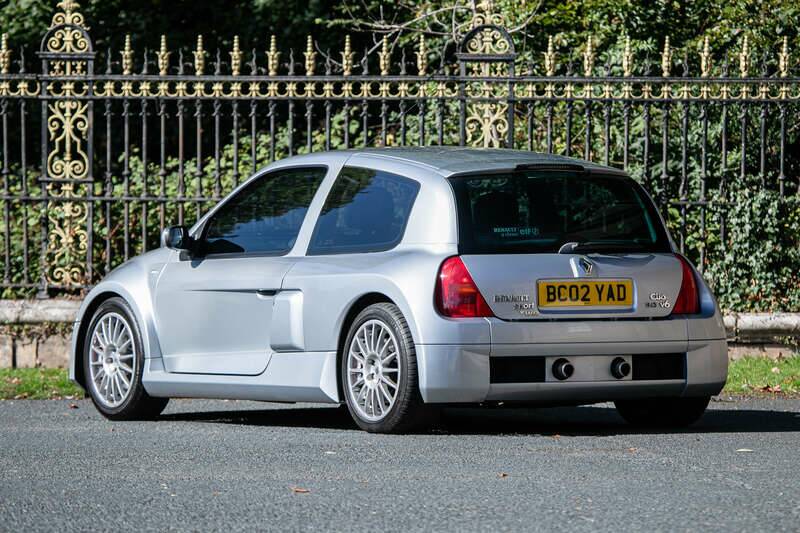 Image 4/40 of Renault Clio II V6 (2002)