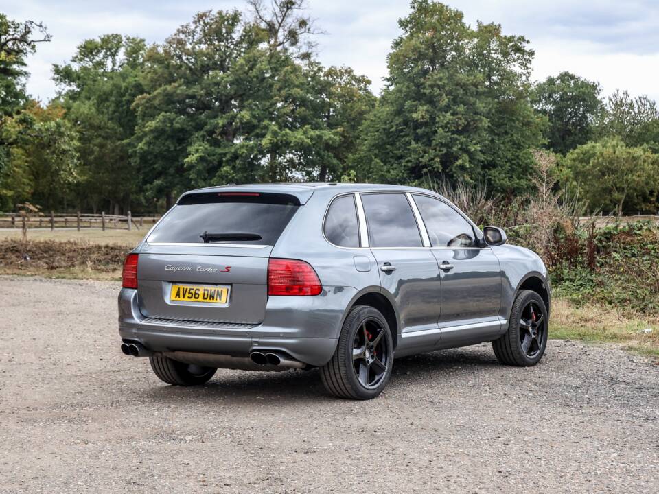 Bild 12/40 von Porsche Cayenne Turbo S (2006)