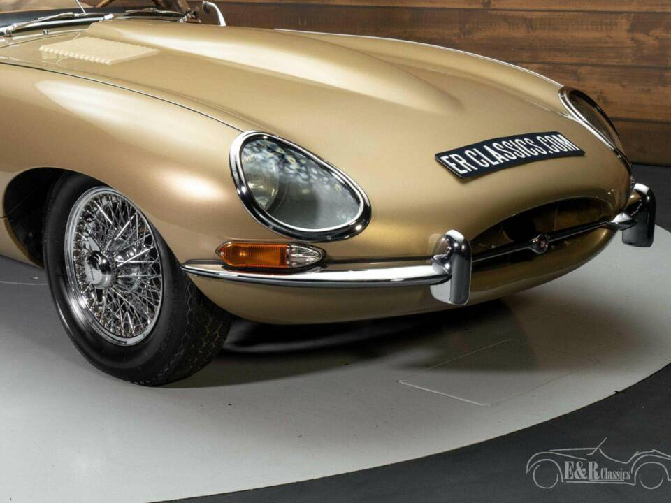 Image 18/18 de Jaguar E-Type (1967)