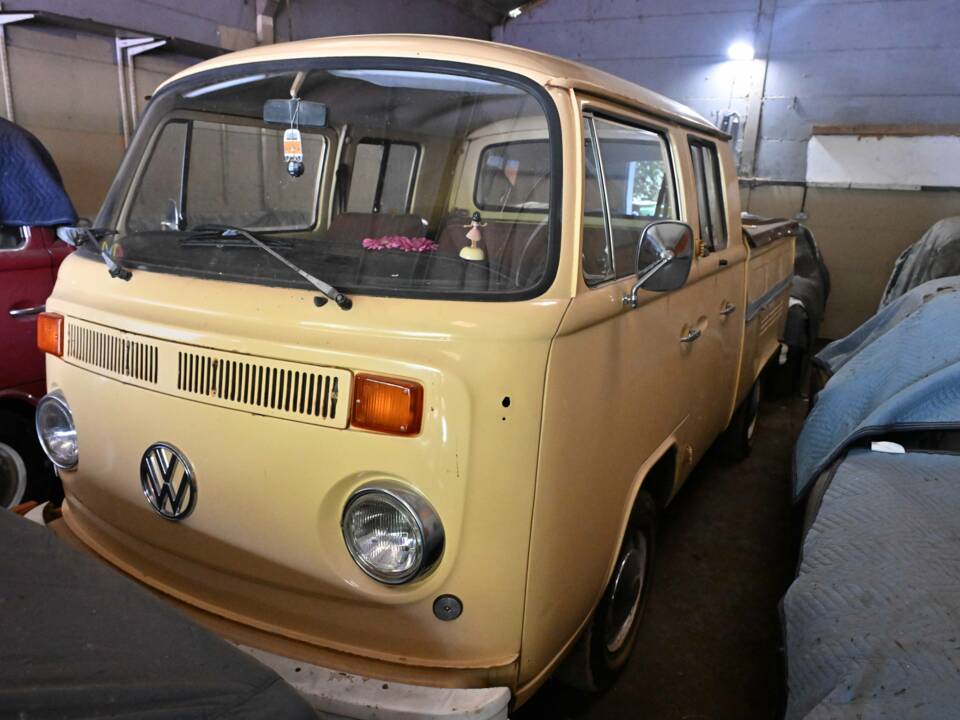 Image 22/23 of Volkswagen T2b Pickup Double Cabin (1978)