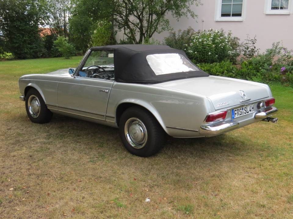 Image 19/41 of Mercedes-Benz 230 SL (1966)