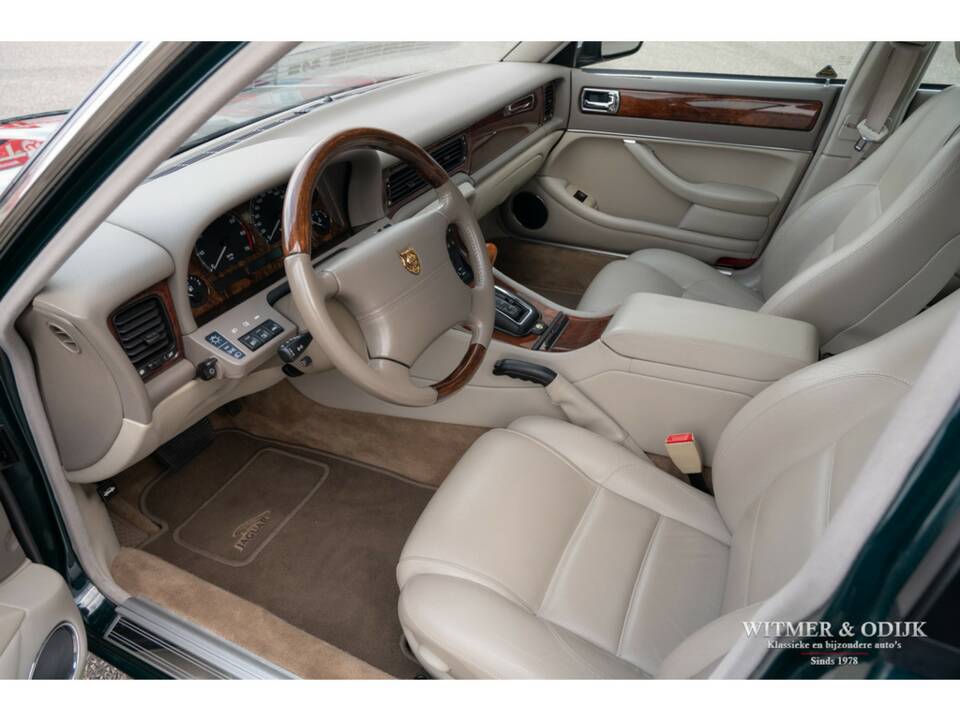 Bild 3/34 von Jaguar XJ6 3.2 Executive (1997)
