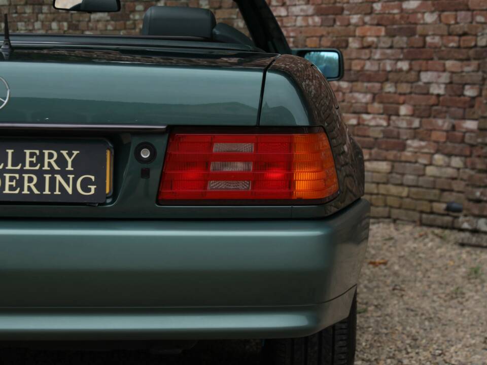 Image 36/50 of Mercedes-Benz 300 SL-24 (1992)