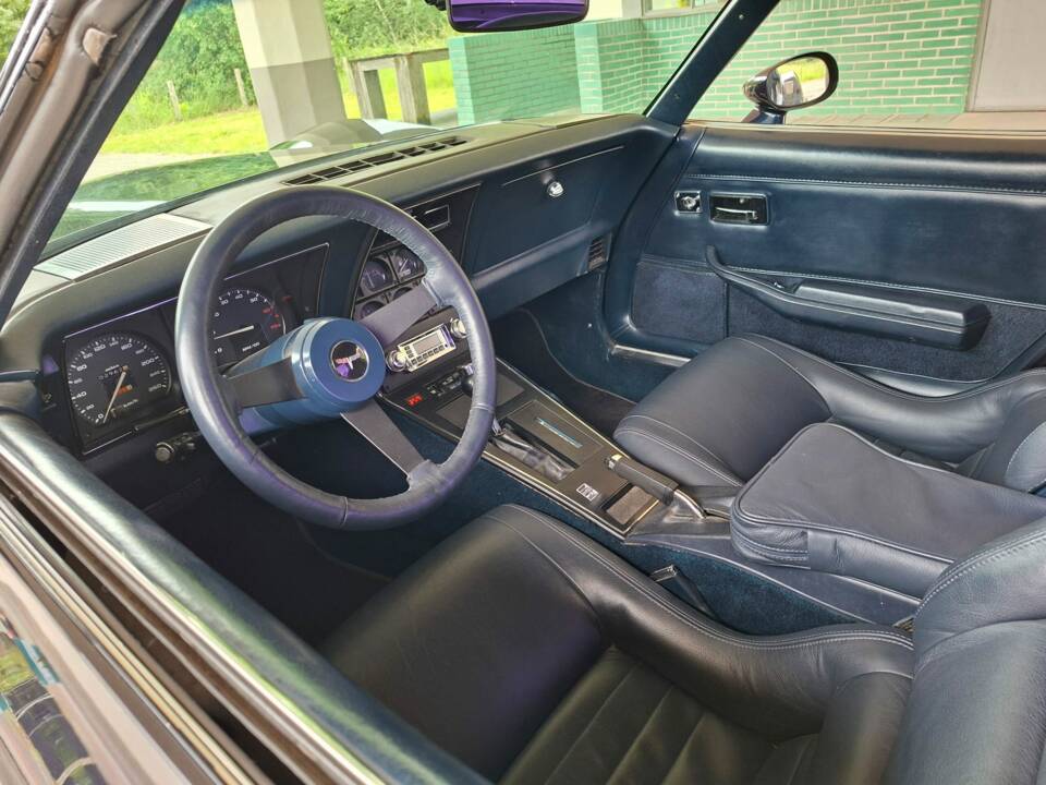 Imagen 2/8 de Chevrolet Corvette Sting Ray (1982)