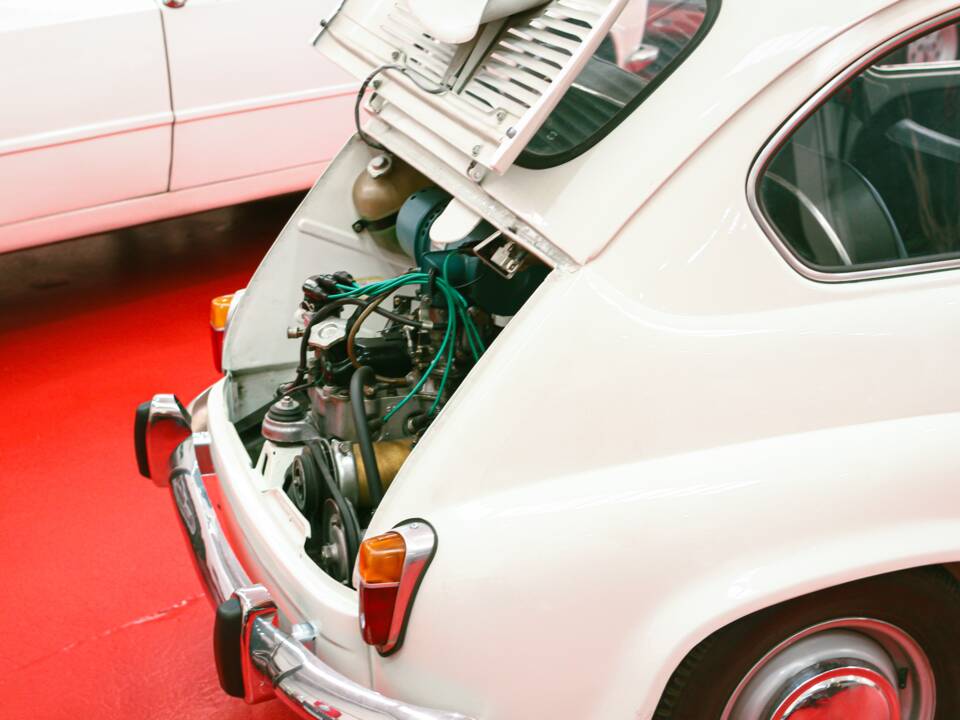 Image 31/32 of SEAT 600 D (1968)