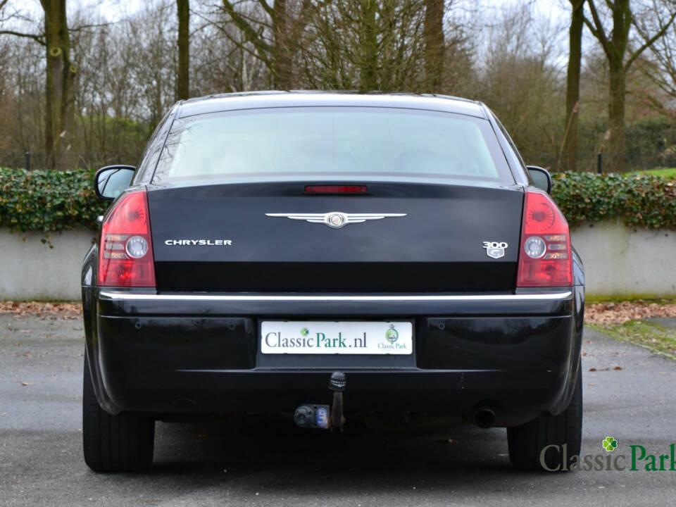 Image 4/50 of Chrysler 300 C SRT8 (2010)