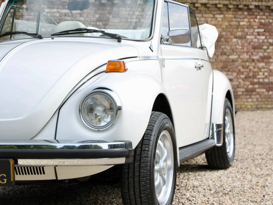 Image 37/50 of Volkswagen Käfer 1303 &quot;Champagne Edition&quot; (1977)