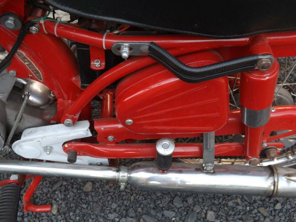 Image 39/50 of Benelli Leoncino 2T (1959)