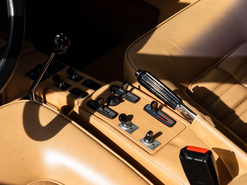 Image 19/27 of Ferrari 512 BBi (1984)