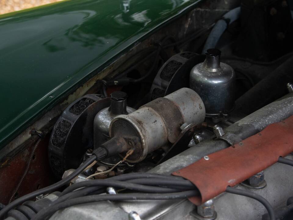 Image 43/46 of Jaguar XK 120 DHC (1954)