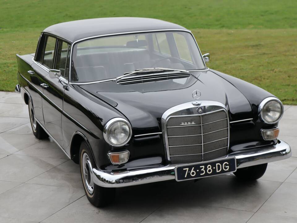 Afbeelding 26/50 van Mercedes-Benz 230 S (1967)