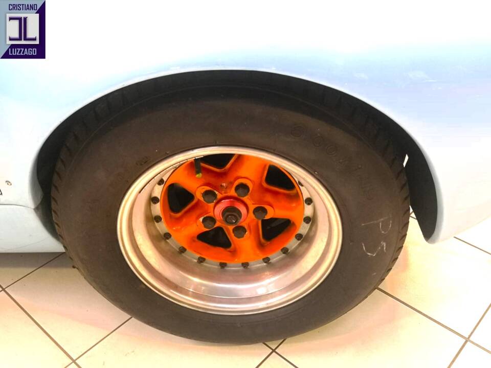 Image 25/50 of Ford GT40 (1966)