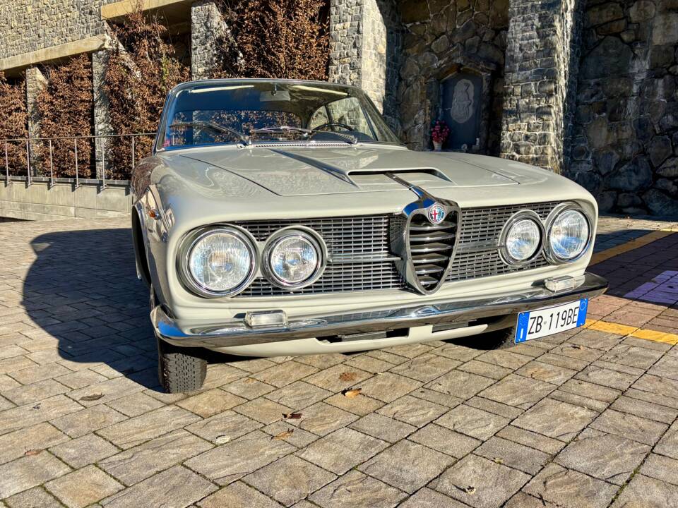 Bild 6/32 von Alfa Romeo 2600 Sprint (1963)