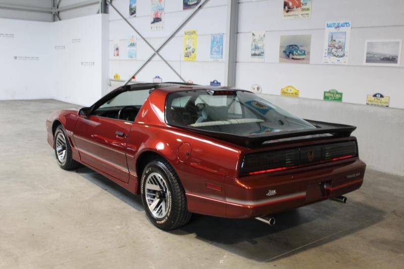 Image 8/12 of Pontiac Firebird TransAm (1986)