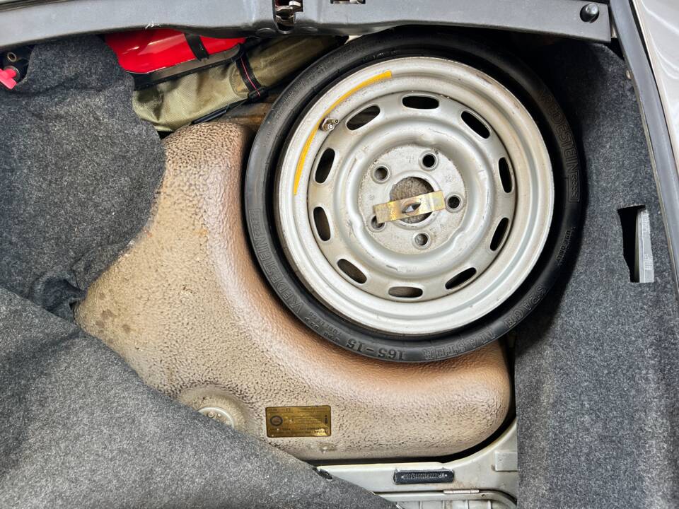 Image 37/71 de Porsche 911 SC 3.0 (1983)