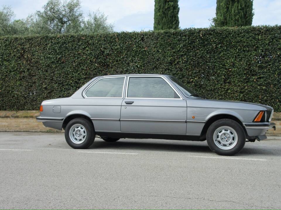 Immagine 2/22 di BMW 316 (1981)