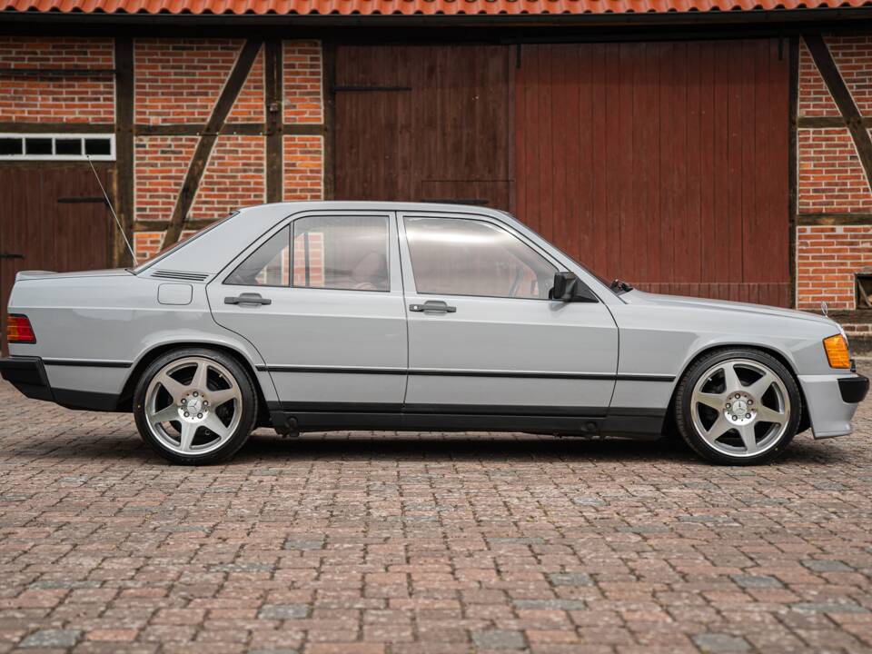 Bild 12/62 von Mercedes-Benz 190 E (1983)