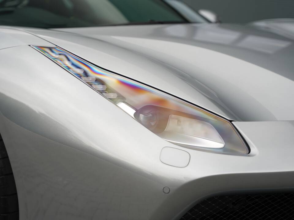 Image 37/50 of Ferrari 488 GTB (2017)