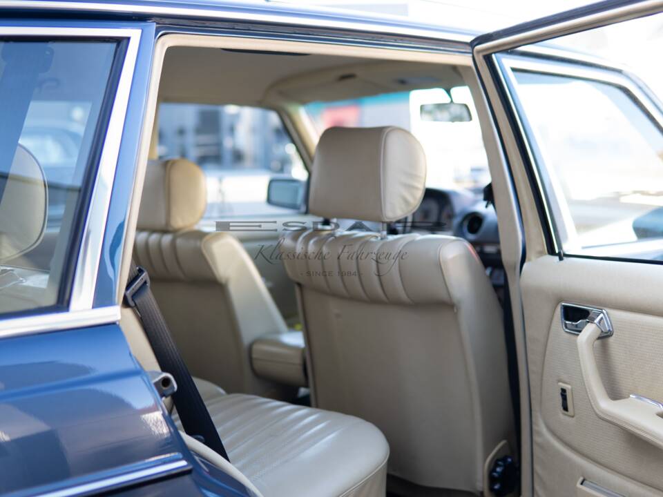 Bild 10/36 von Mercedes-Benz 280 TE (1981)