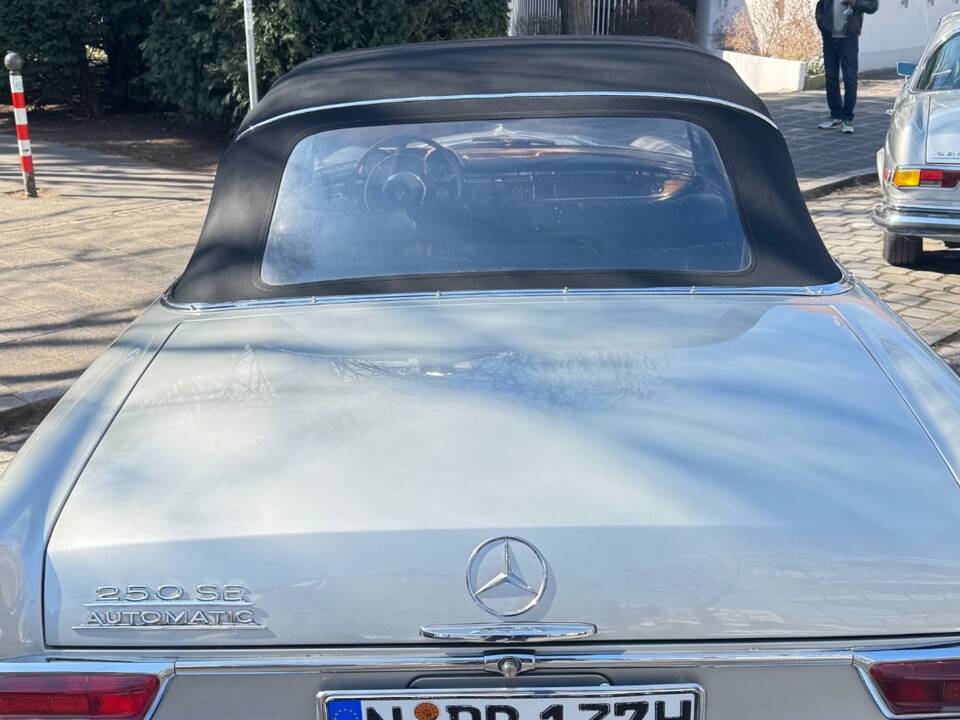 Image 8/37 de Mercedes-Benz 250 SE (1966)