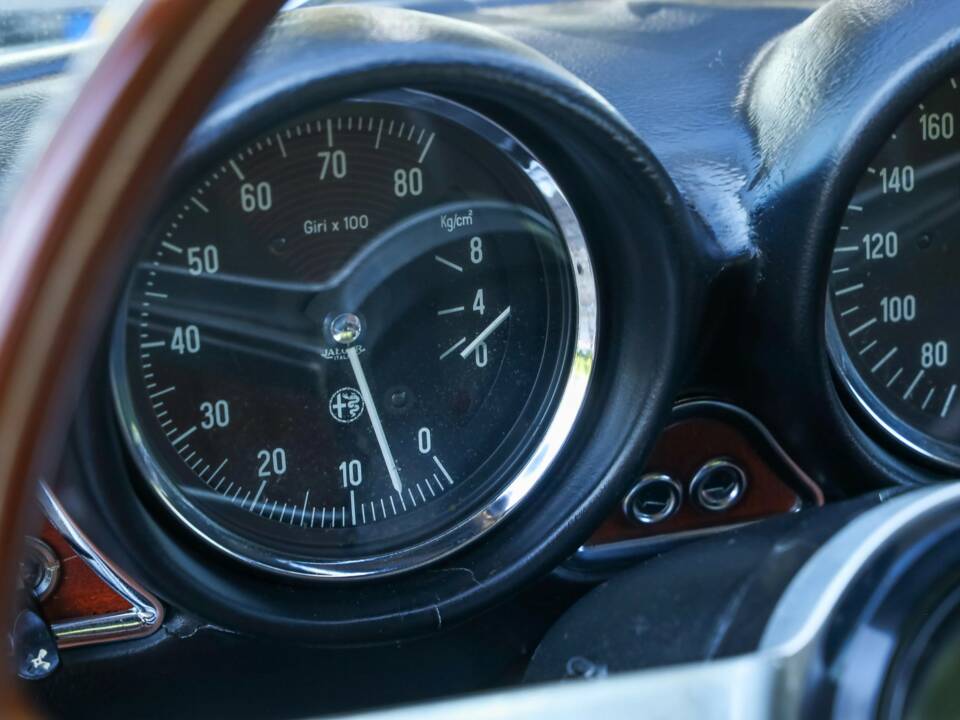 Bild 18/50 von Alfa Romeo Giulia 1300 GT Junior (1972)