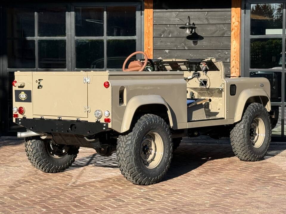 Bild 26/44 von Land Rover Defender 90 Td5 (1999)