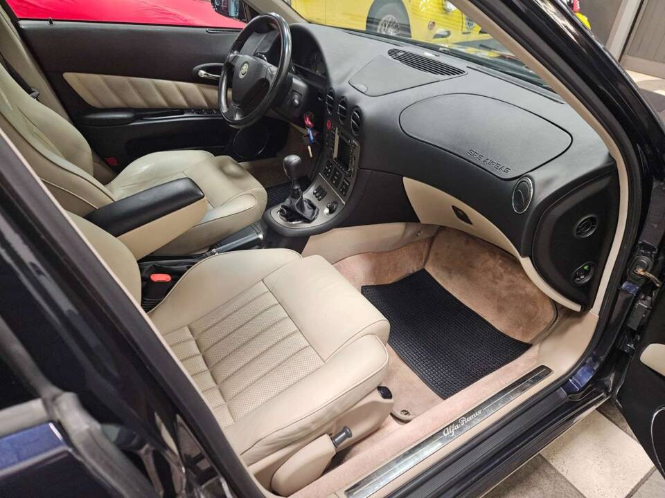 Immagine 13/16 di Alfa Romeo 166 2.0 V6 TB (2000)