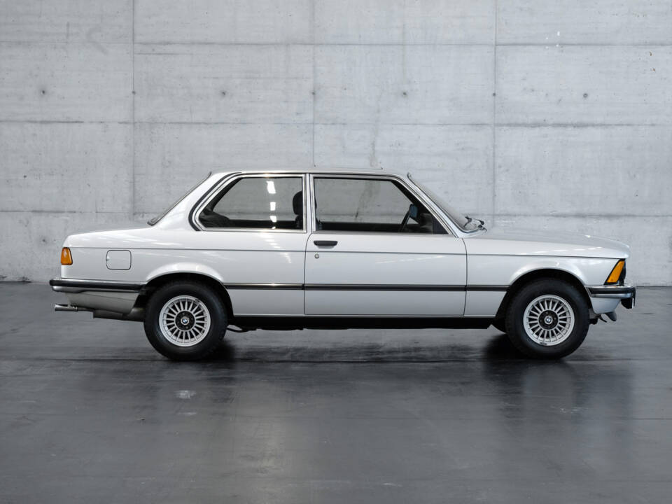 Image 5/24 of BMW 323i (1980)