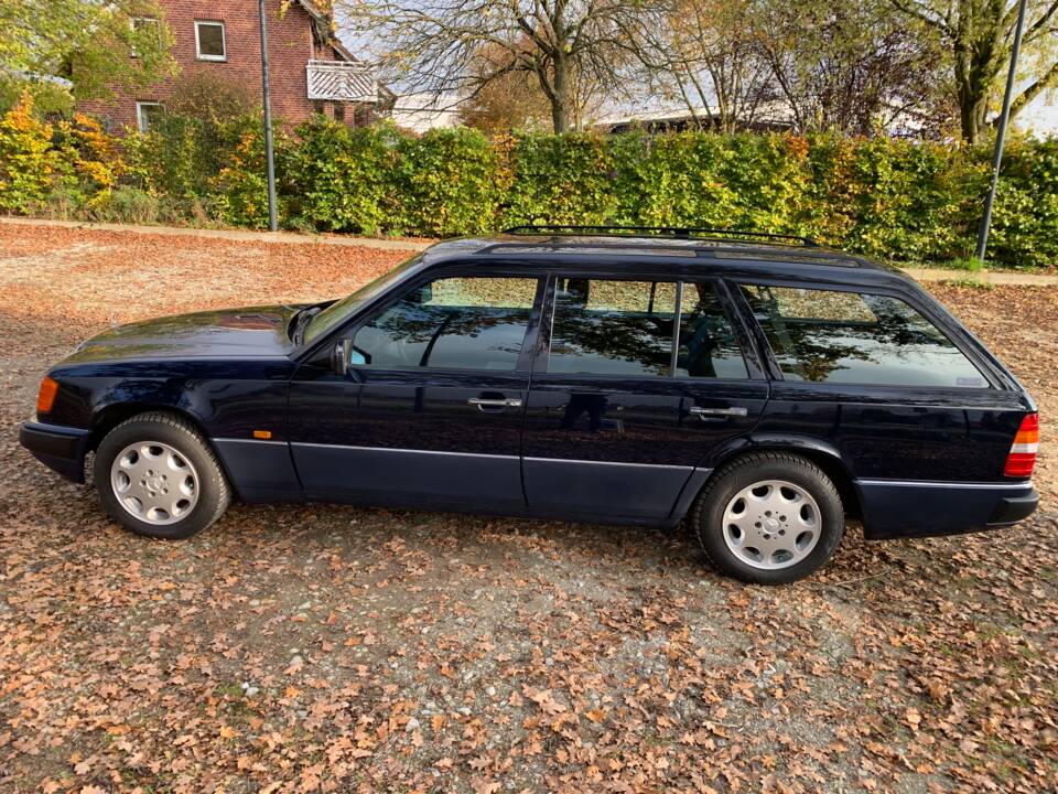 Image 21/149 of Mercedes-Benz 320 TE (1993)
