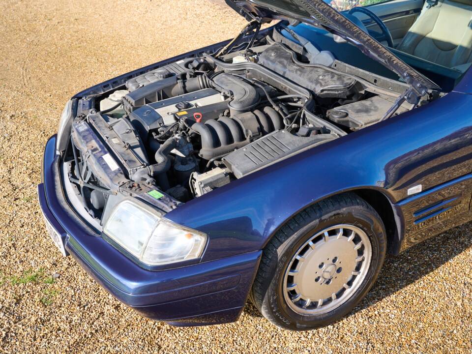 Image 40/50 of Mercedes-Benz SL 280 (1996)