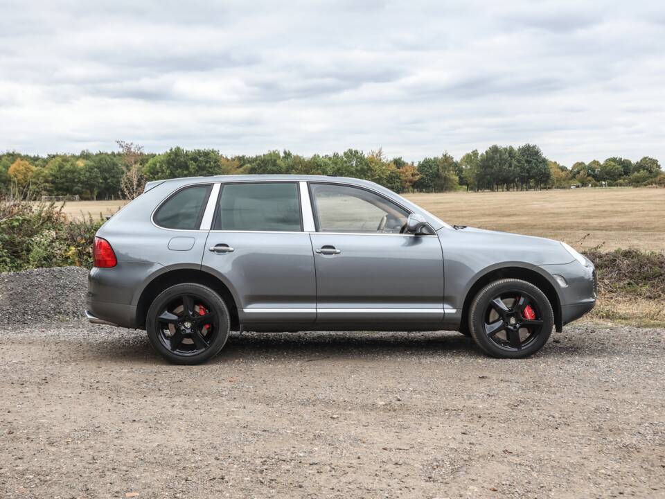 Bild 17/40 von Porsche Cayenne Turbo S (2006)