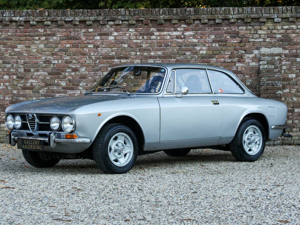 Image 28/50 of Alfa Romeo 1750 GT Veloce (1970)