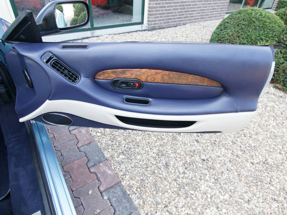 Image 44/50 of Aston Martin DB 7 Vantage Volante (2000)