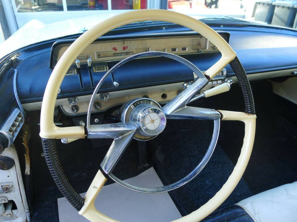 Image 9/15 of Lincoln Premiere Hardtop Coupé (1956)